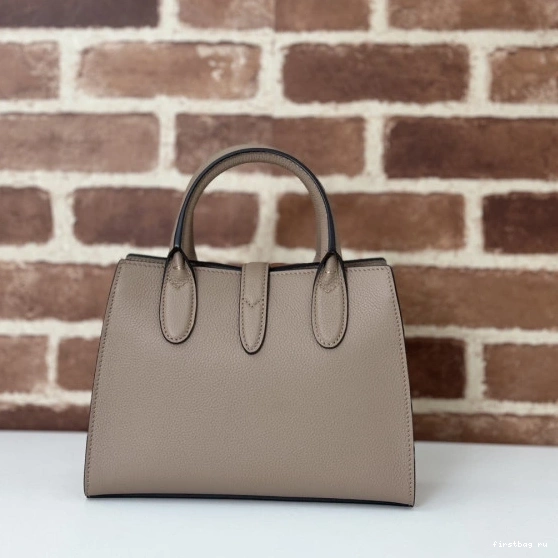 First bag ru CHANELosure Small hook bag with tote Gucci 0821